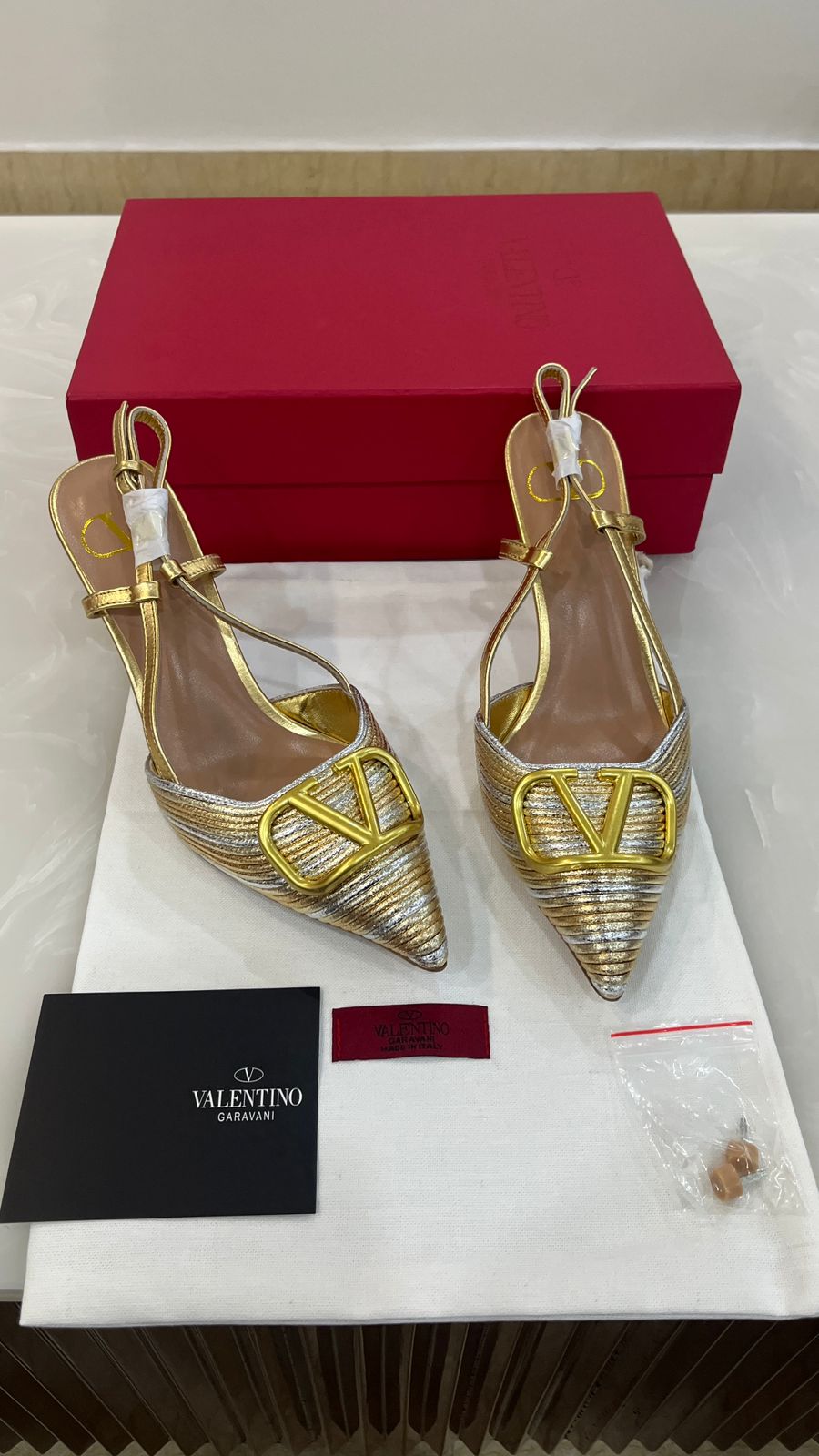 Valentino Garavani VLogo