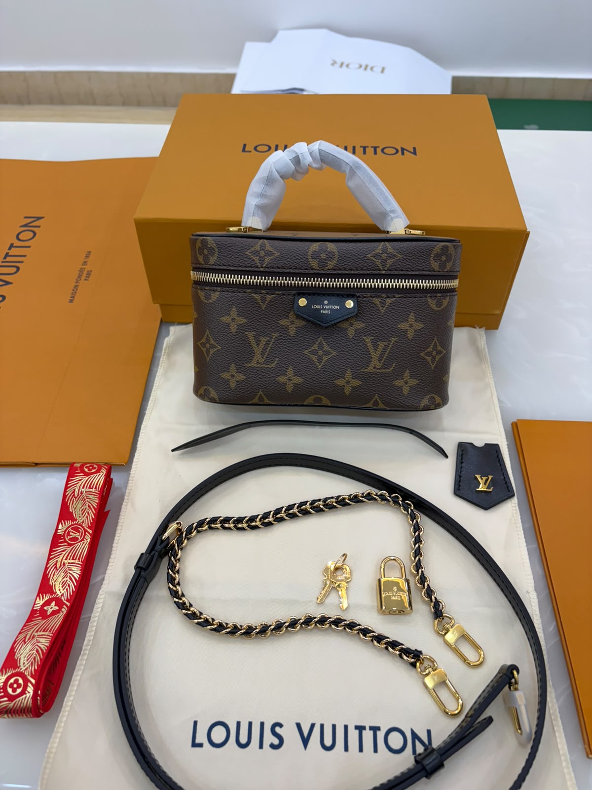 Lv Vanity Chain Pouch