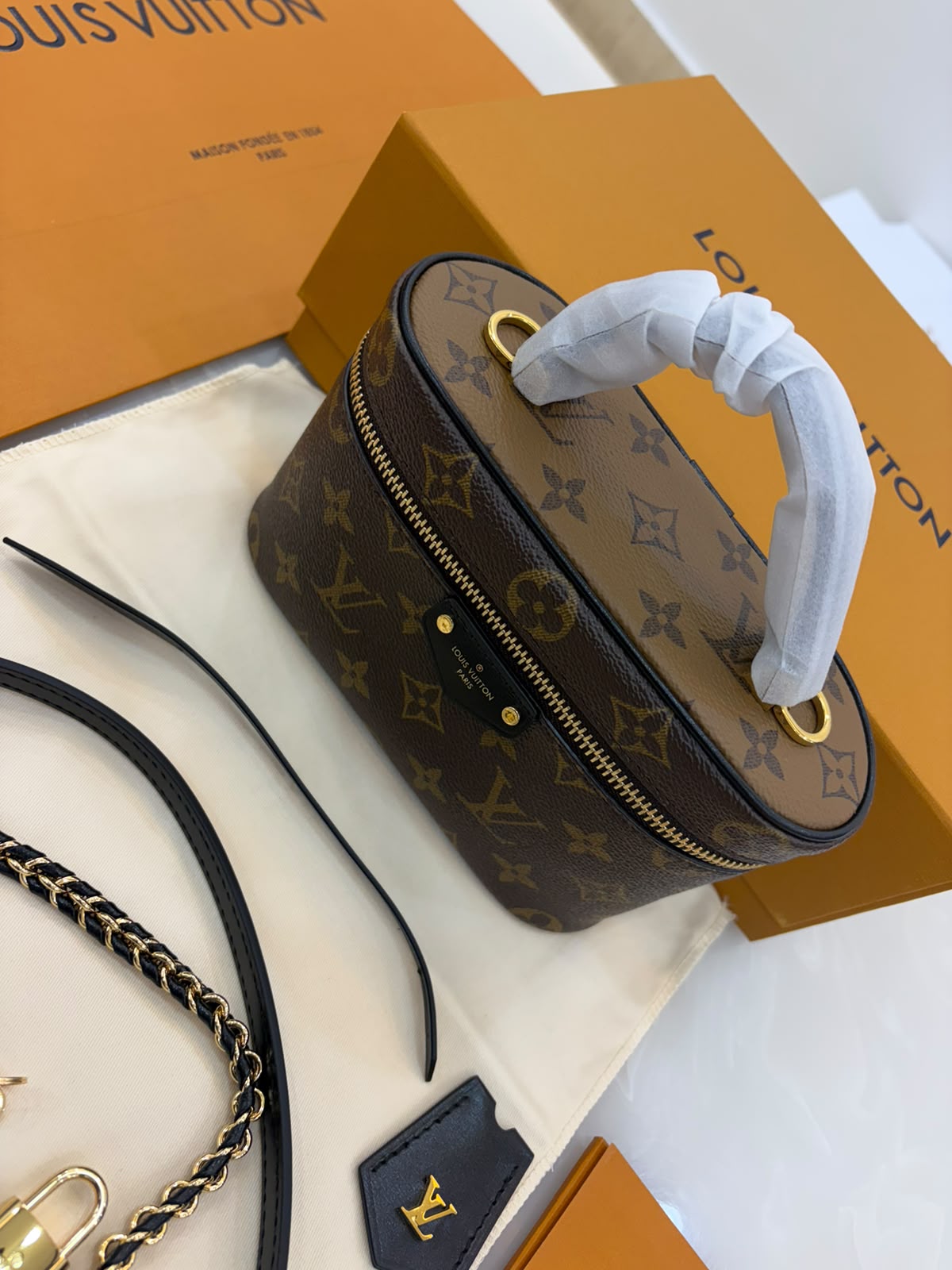 Lv Vanity Chain Pouch