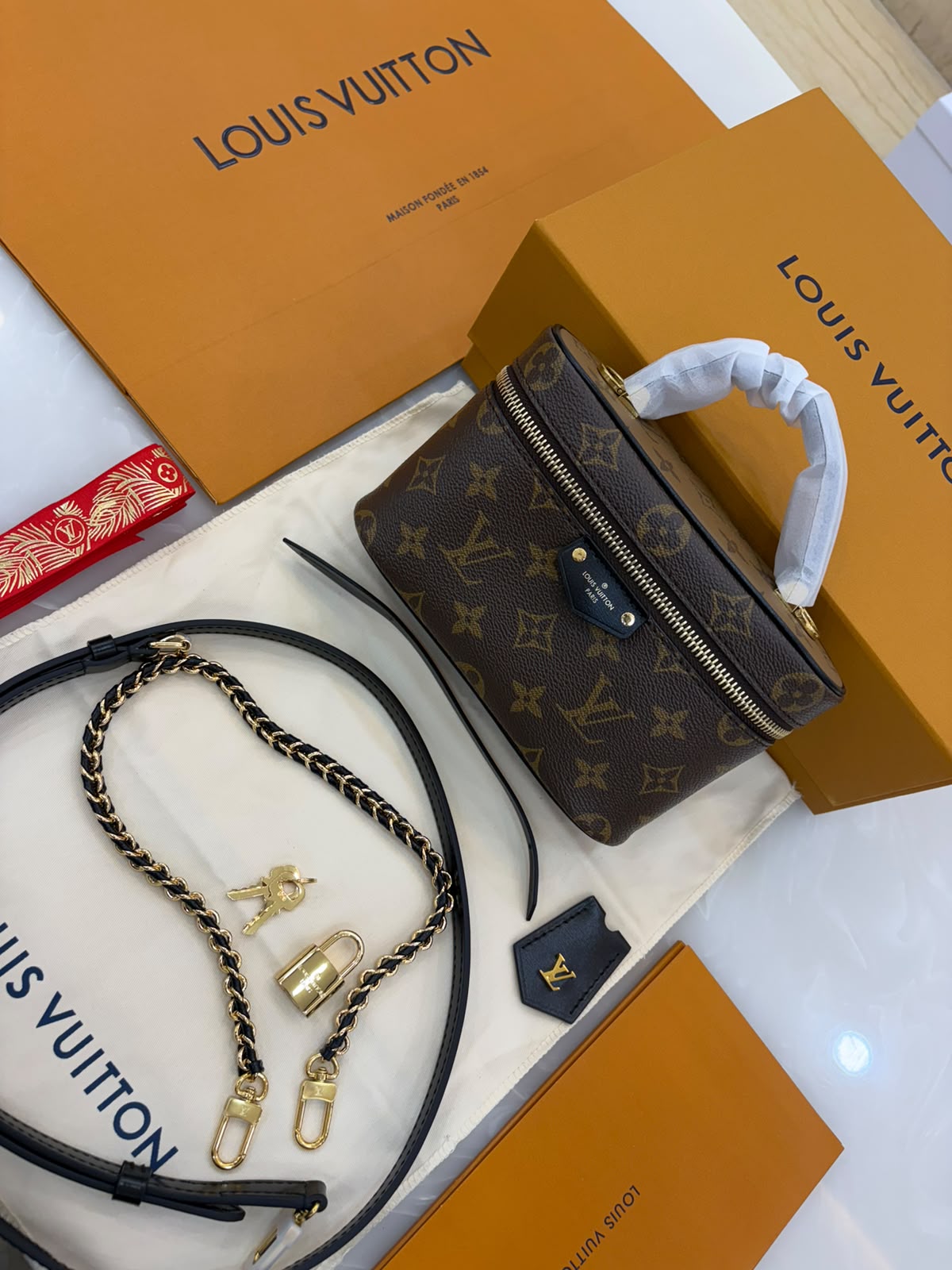 Lv Vanity Chain Pouch