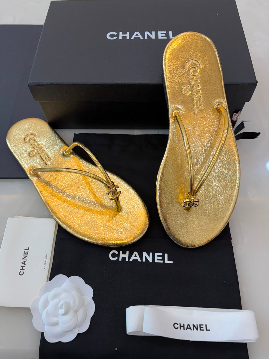 Chanel crackled Laminated Calfskin flat sandal