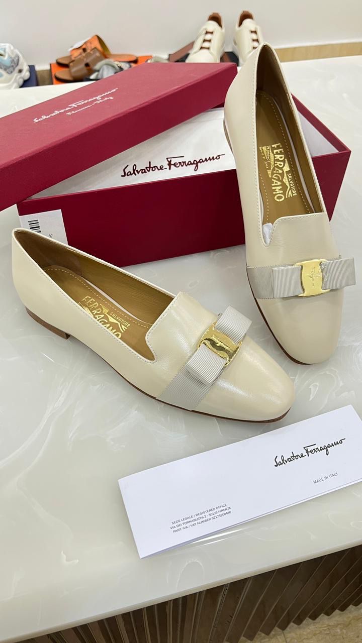 Salvatore Ferragamo Vara bow loafers