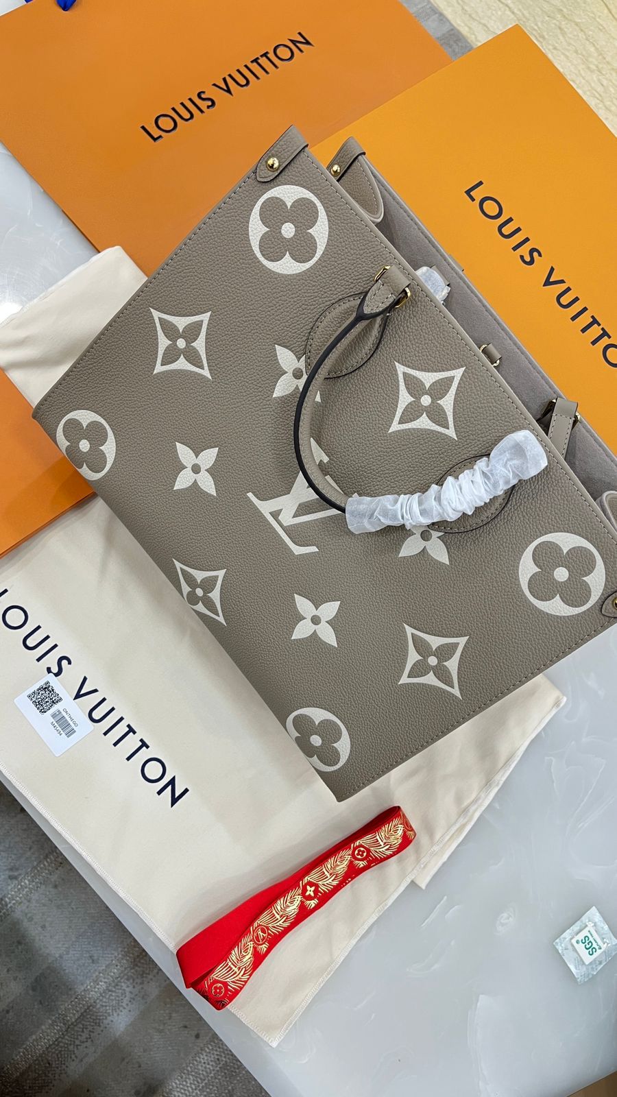 Louis Vuitton OnTheGo MM